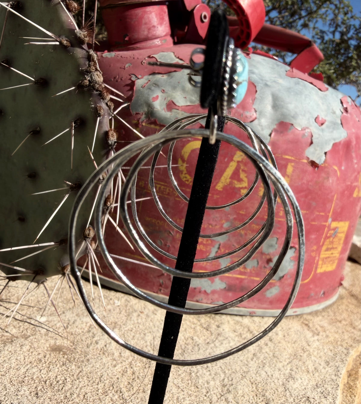 Mojave Kingman Hammered Hoops