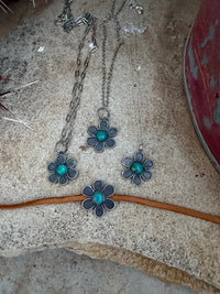 Flower Power necklaces 🌸🌺